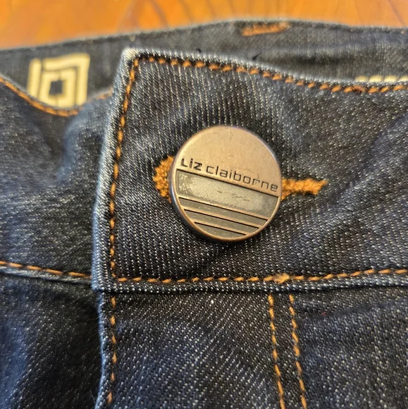 🎈2/$15 Liz Claiborne Stretch Boot Cut Jeans Size 8 - Picture 2 of 4